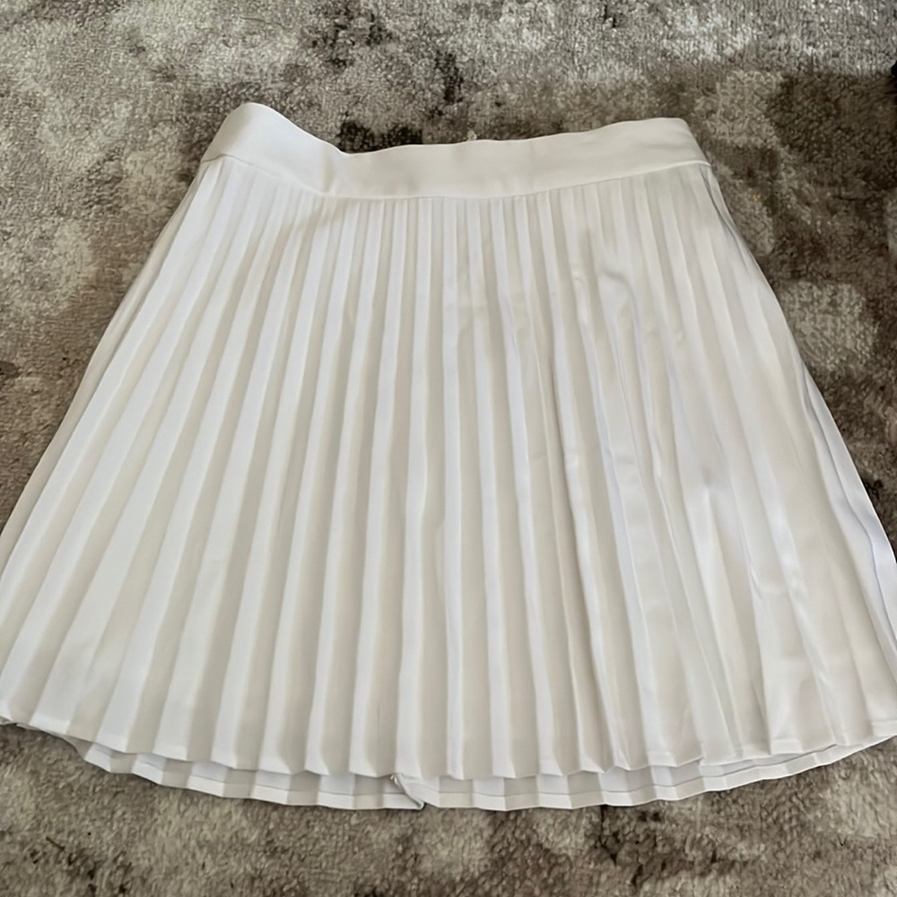 Sun-deh white mini skirt